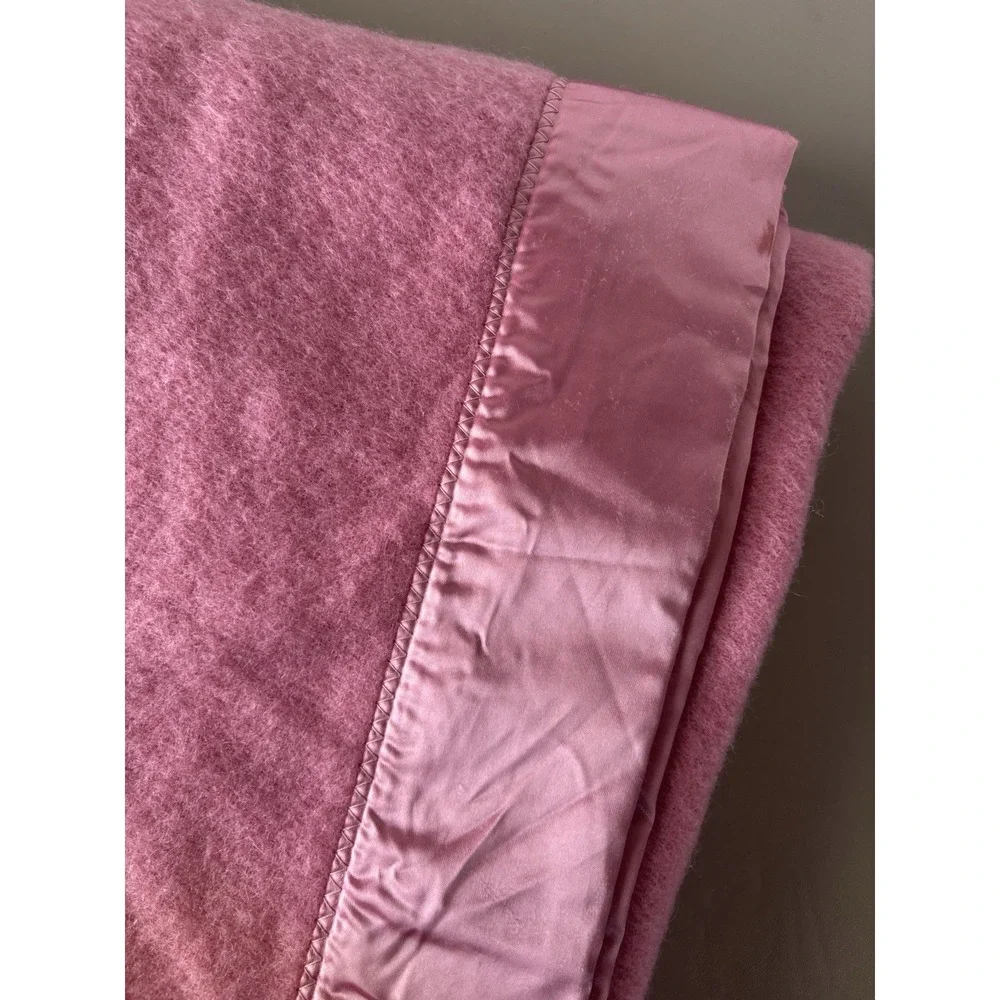 VTG Harmony House Washable Wool Satin Trim Pink‎ Blanket 88.5